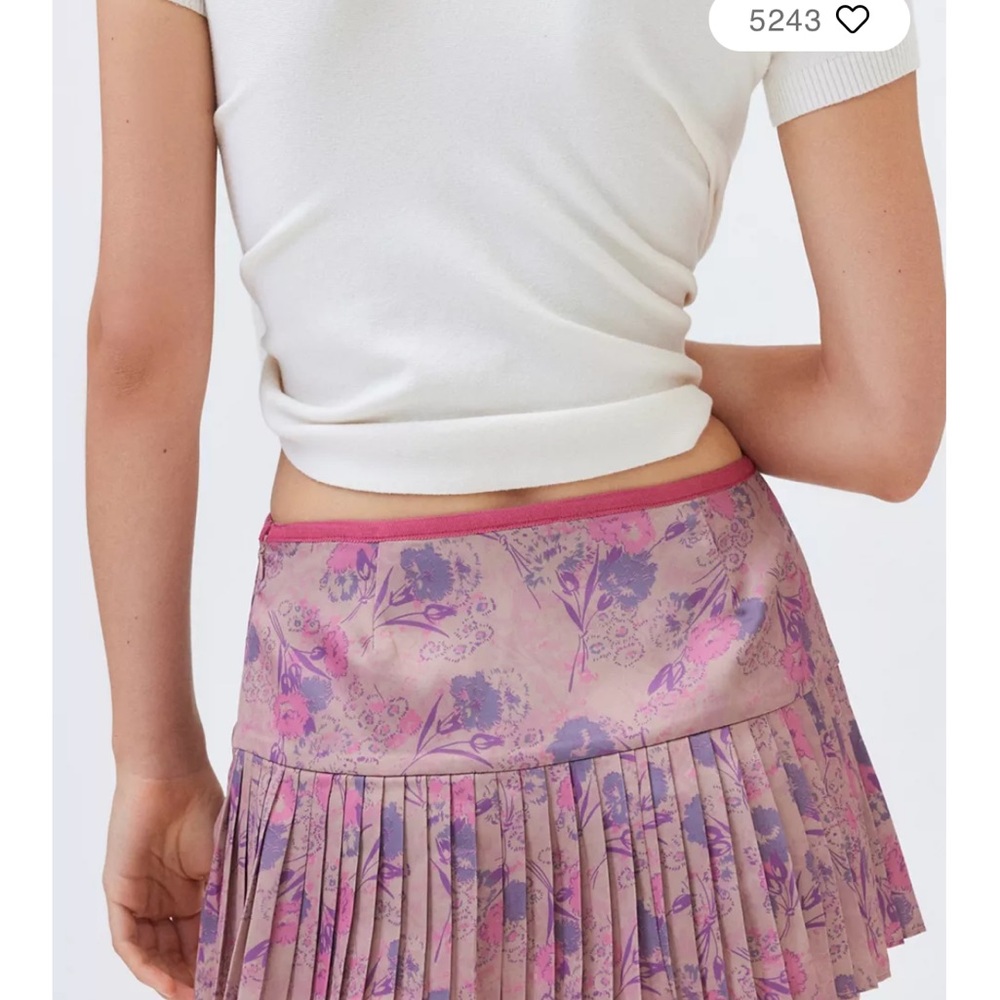 NWT Kimchi Blue Daisy Pleated Micro Mini Skirt. Low rise. Whimsical. Romantic - Picture 4 of 11